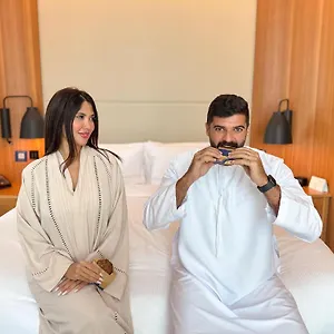 فندق دبل تري باي هيلتون - الخليج التجاري